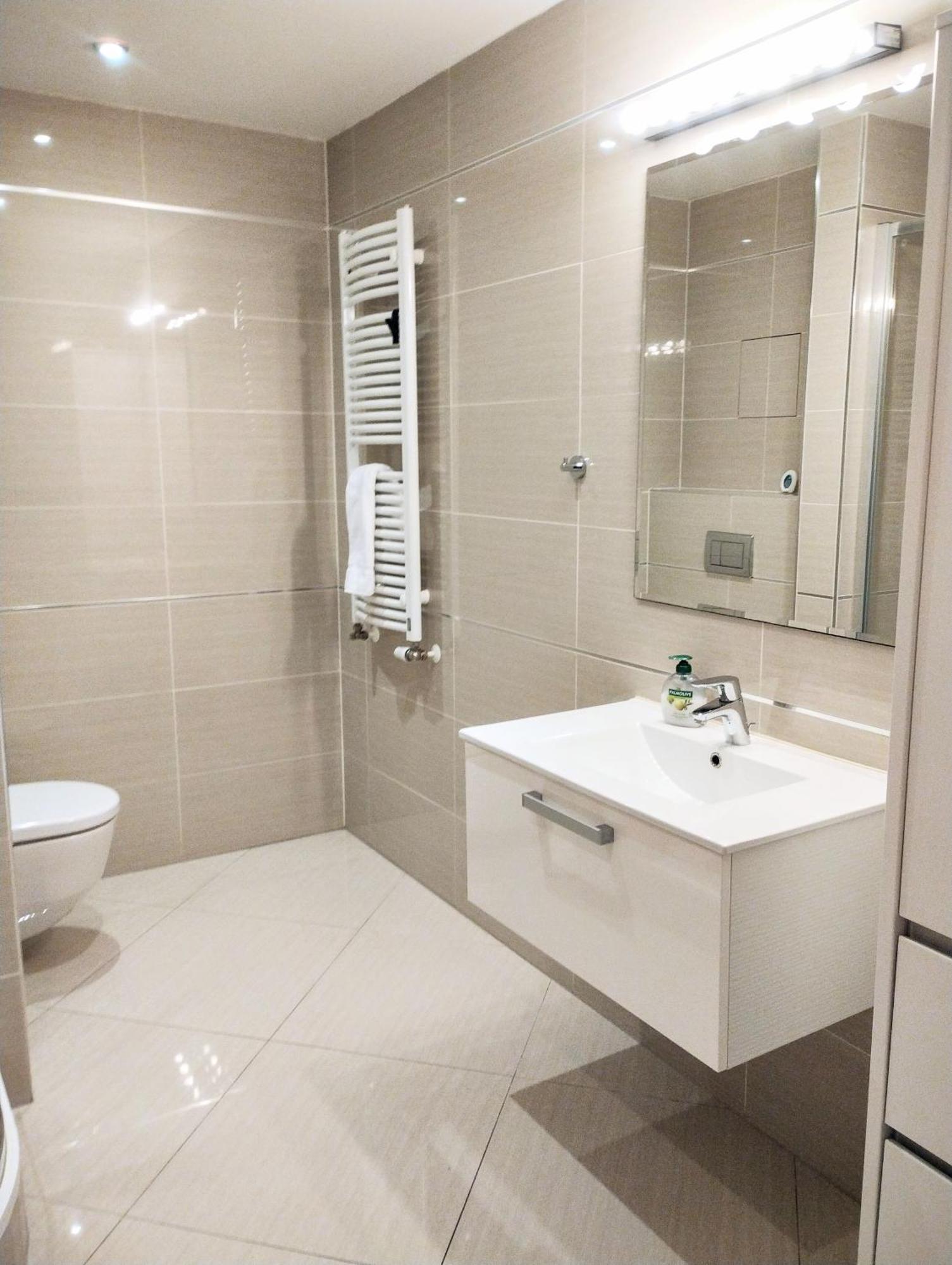 Modern With Parking Appartement Praag